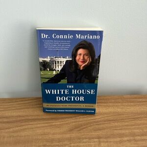 THE WHITE HOUSE DOCTOR- DR. CONNIE MARIANO PAPER BACK BOOK